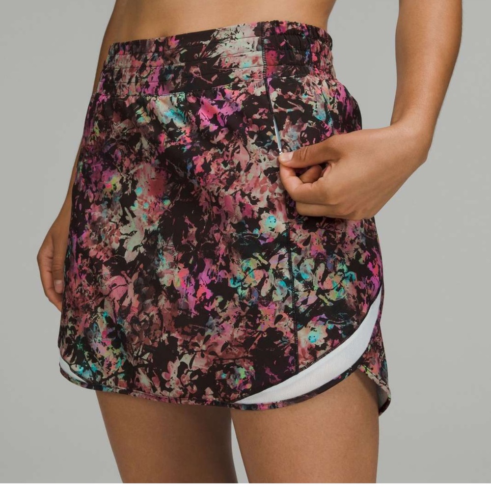 Lululemon Hotty Hot high rise skirt Sz 4